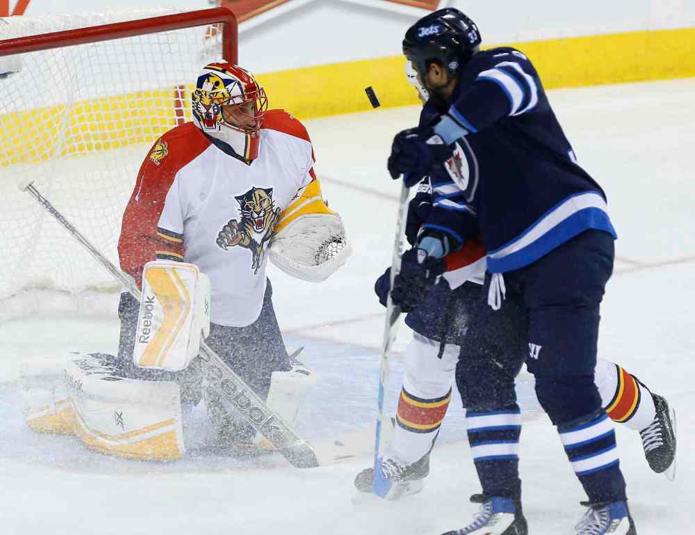 John Woods / Winnipeg Free Press
Florida Panthers goaltender Roberto Luongo (1) watches the rebound from Winnipeg Jets' Dustin Byfuglien's (33) shot during first period.