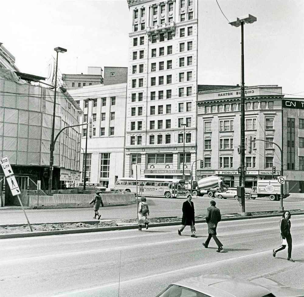 Even after the barriers were erected, pedestrians were still crossing the intersection on foot in 1979.  (Gerry Cairns / Winnipeg Free Press files)