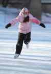 Ruth Bonneville / Winnipeg Free Press
Nine-year-old Eamila Martinez, originally from Mexico, skates with her family on the new rink on the Assiniboine River Thursday.