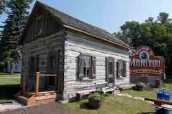 The building that had been serving as a museum on the site. (Boris Minkevich / Winnipeg Free Press)