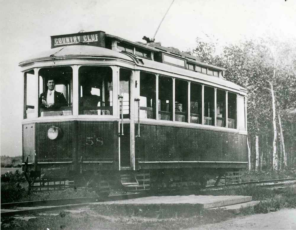 WINNIPEG FREE PRESS FILES
The 'Country Club' streetcar used to run right to the clubhouse, according to information published with this undated image.