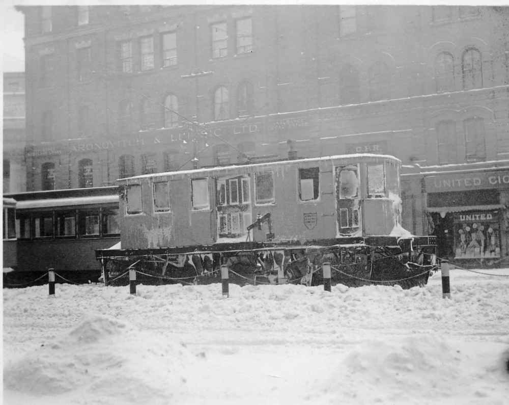 WINNIPEG FREE PRESS FILES
A streetcar sweeper out after a heavy snowstorm in 1937.