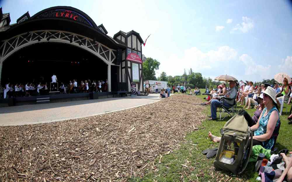 Trevor Hagan / Winnipeg Free Press
Music lovers brought their families (pets included) to watch the WSO in Assiniboine Park Sunday.