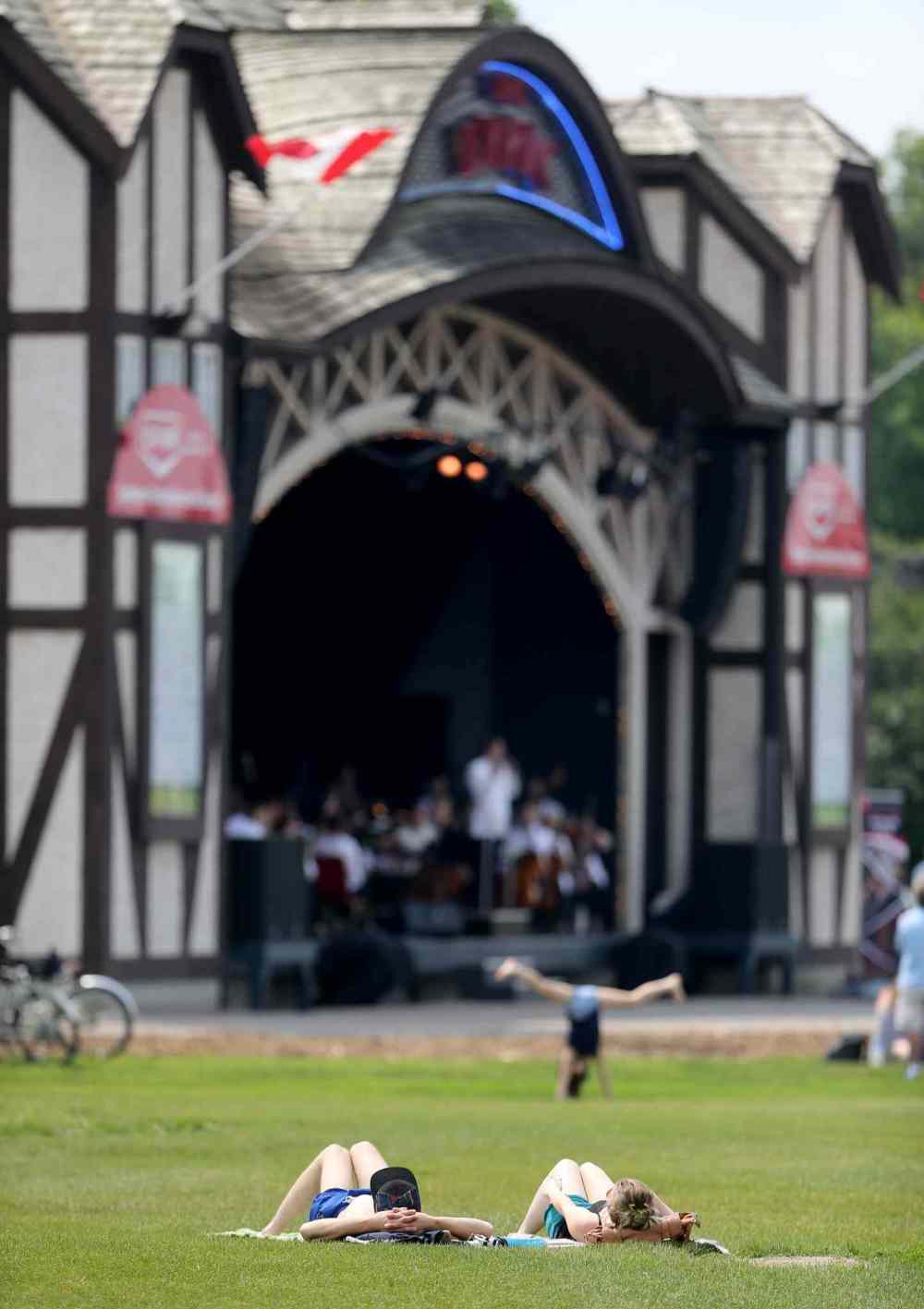 Trevor Hagan / Winnipeg Free Press
The WSO performs in Assiniboine Park Sunday.