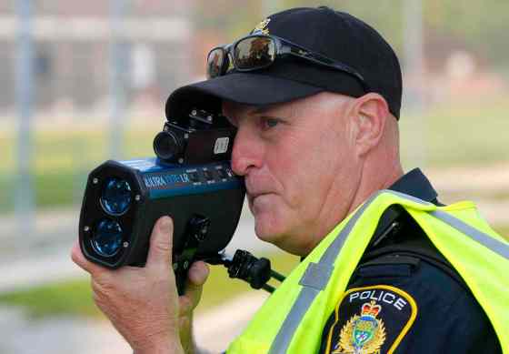 BORIS MINKEVICH / WINNIPEG FREE PRESSConst. Ray Howes enforces the school zone speed limit on Bannatyne Avenue.