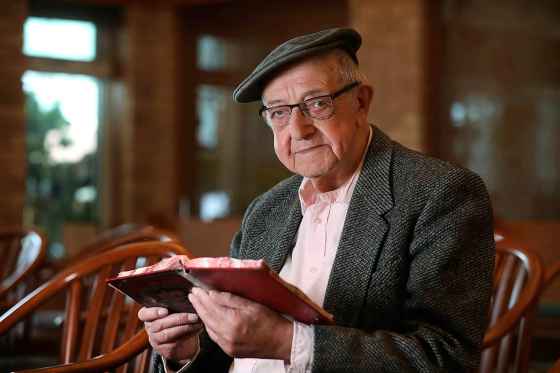 Saul Spitz, a Holocaust survivor,  knows what it means to have his freedom of religion taken away.  (Ruth Bonneville / Winnipeg Free Press)