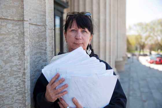 MIKE DEAL / WINNIPEG FREE PRESSArlene Last-Kolb has been working with Overdose Manitoba to petition the provincial government to take action on the addictions crises.