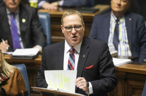 Ruth BonnevilleScott Fielding speaks at the Manitoba legislature. (Ruth Bonneville / Winnipeg Free Press files)
