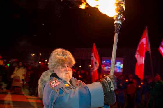 DAVID LIPNOWSKI / WINNIPEG FREE PRESS FIlesTorches will light the opening of the Festival du Voyageur.
