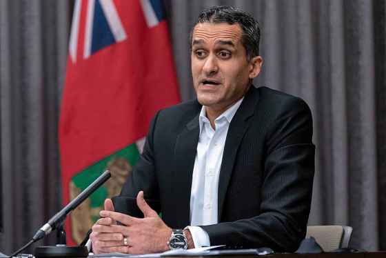 JESSE BOILY / WINNIPEG FREE PREDr. Jazz Atwal, deputy chief provincial public health officer, announced a drop in new COVID-19 cases on Monday. (Jessy Boily / Winnipeg Free Press)