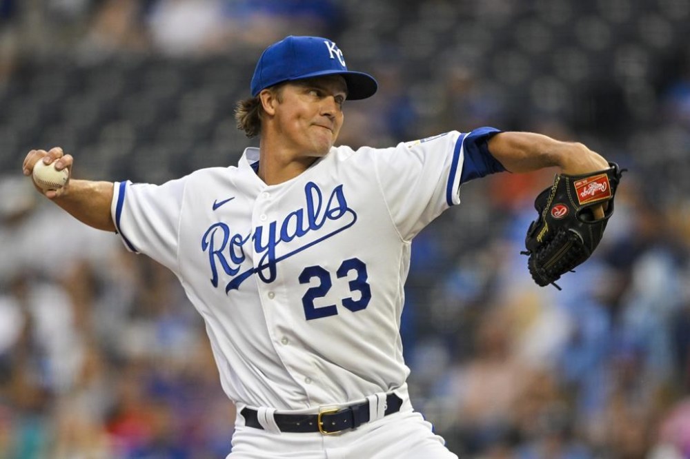 Kansas City Royals starting pitcher Zack Greinke delivers to a Los Angeles Angels batter during the first inning of a baseball game, Monday, July 25, 2022, in Kansas City, Mo. (AP Photo/Reed Hoffmann)