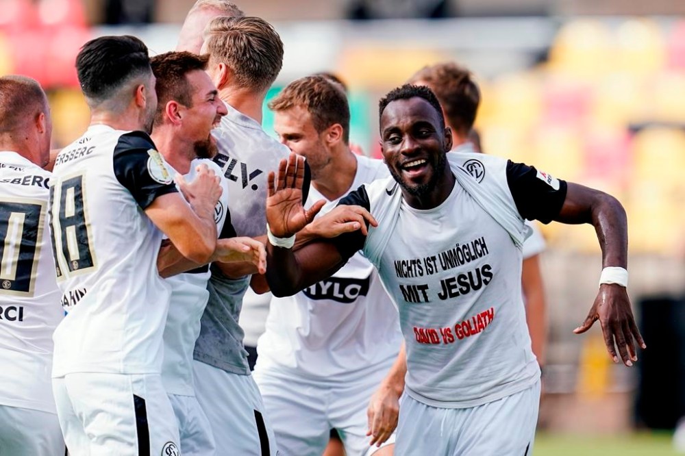 Elversberg's team celebrates victory against Bayer Leverkusen in a first round match of the DFB cup in Spiesen-Elversberg, Germany, Saturday, July 30, 2022. (Uwe Anspach/dpa via AP)