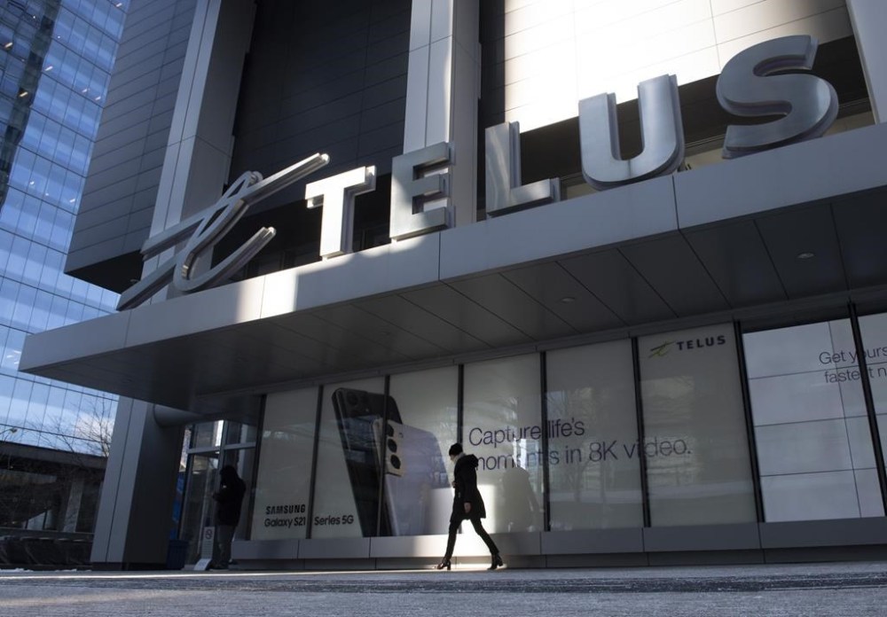 FRANK GUNN / THE CANADIAN PRESS FILES
Telus has disciplined one of its own employees over the 911 outage, which it blames on an equipment failure in Bell facilities.