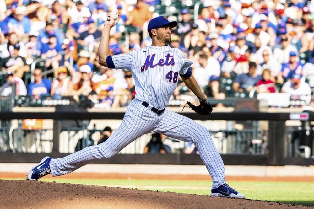New York Mets starting pitcher Jacob deGrom throws during the second inning of a baseball game against the Atlanta Braves, Sunday, Aug. 7, 2022, in New York. (AP Photo/Julia Nikhinson)