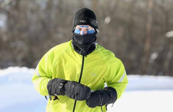 Russell Kernaghan runs in Assiniboine Park on Tuesday. (Ruth Bonneville / Winnipeg Free Press)