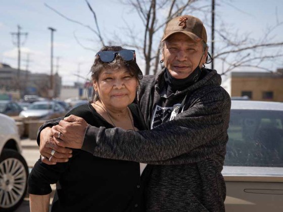 Jessica LeePeguis First Nation flood evacuees Arlene Spence and Christopher Sinclair (Jessica Lee / Winnipeg Free Press)