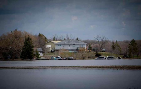 JOHN WOODS / WINNIPEG FREE PRESSA property on Turnbull Drive in the St. Norbert area on Sunday. (John Woods / Winnipeg Free Press)