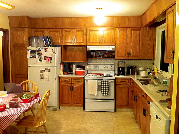 The kitchen before renovation is dated.