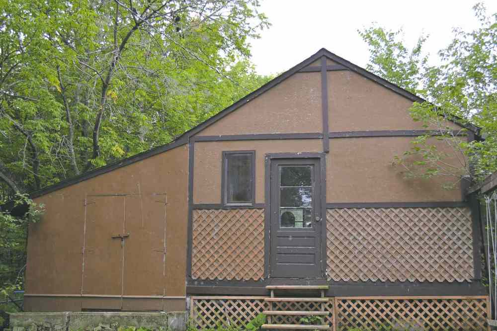 The shed on the left side of this building was added in 1991 and the exterior was painted with a semi-gloss alkyd paint that still looks good today. By comparison, the outside wall of the main building was covered with a semi-gloss acrylic in 2001. Note the fading and chipping of the latex product.