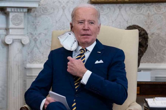 CPU.S. President Joe Biden removes his mask during a meeting in Washington in January. (Alex Brandon / The Associated Press files)