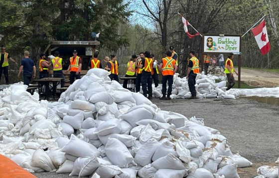 Provincial employees showed up to build and reinforce dikes around flood-hit Nutimik Lodge. (Allison Baker-Thiessen photo)