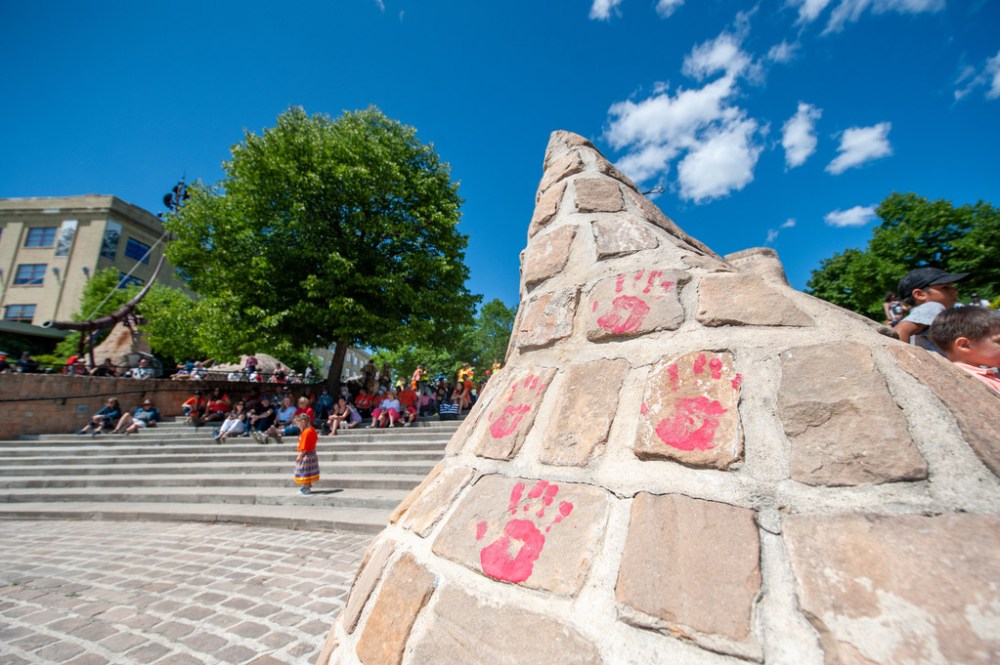 ETHAN CAIRNS / WINNIPEG FREE PRESS
Red hand prints at the OOdena at the New Day Ceremony at The Forks in Winnipeg, Manitoba on Friday, July 1, 2022