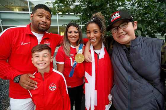 Desiree Scott with members of her extended family at Winnipeg’s airport last night. (John Woods / Winnipeg Free Press)