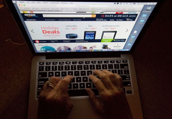 CPThe province is encouraging Manitobans to shop online on Black Friday rather than go to stores in person in search of deals. (WILFREDO LEE / THE ASSOCIATED PRESS FILES)