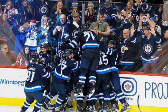 JOHN WOODS / WINNIPEG FREE PRESSThe Winnipeg Jets celebrate Myers' game winning goal against the Washington Capitals.
