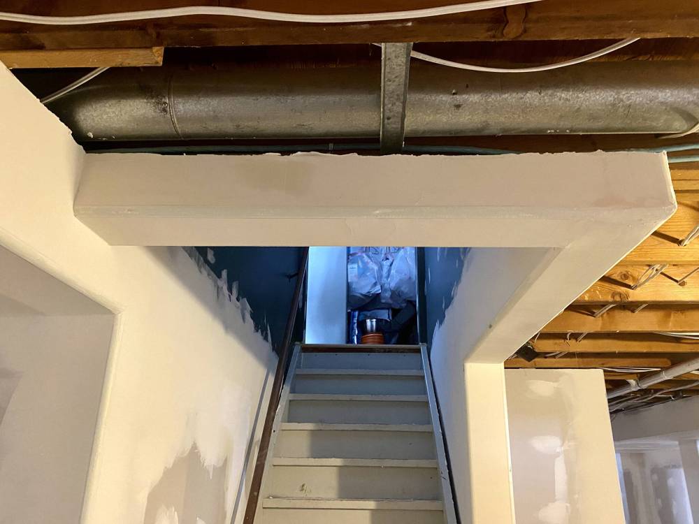 A secondary bulkhead of higher elevation is created at the stairs, for the ceiling grid installation.