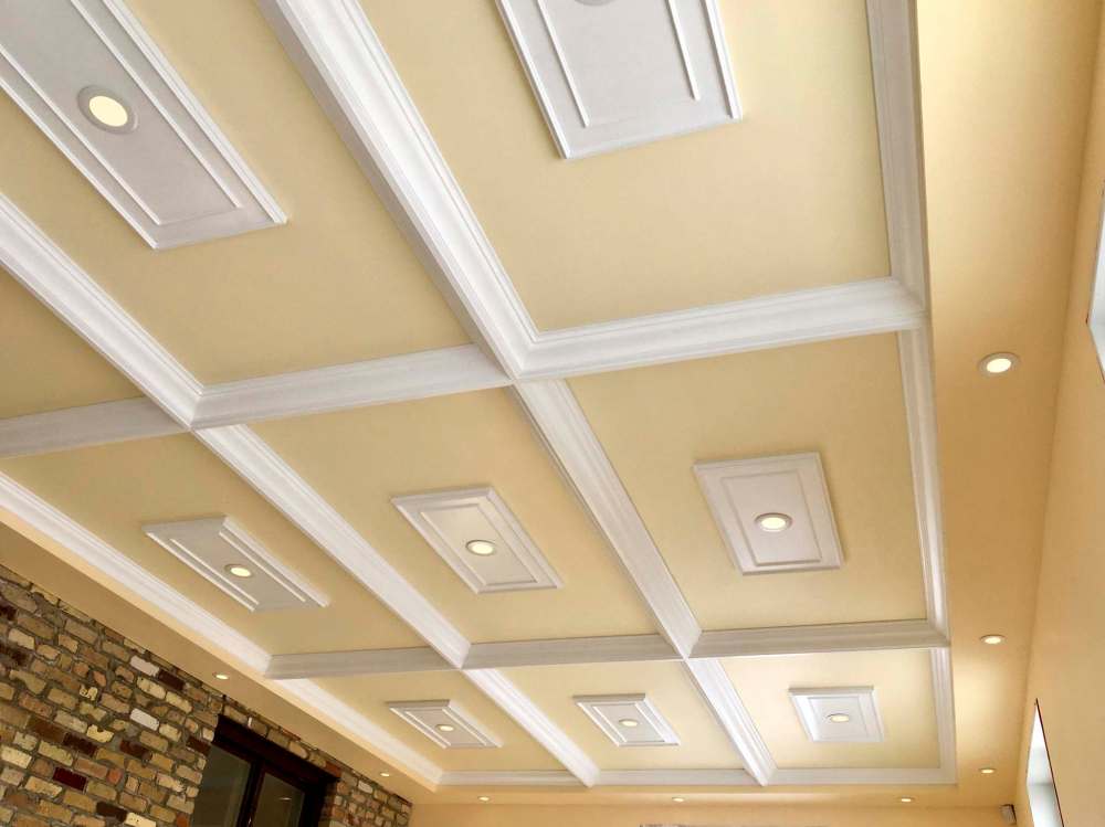 Marc La Bossiere / Winnipeg Free Pres
Completed ceiling showcasing the crown moulding, medallions, four-inch quadrant LED lights and three-inch boxed perimeter LED lights.