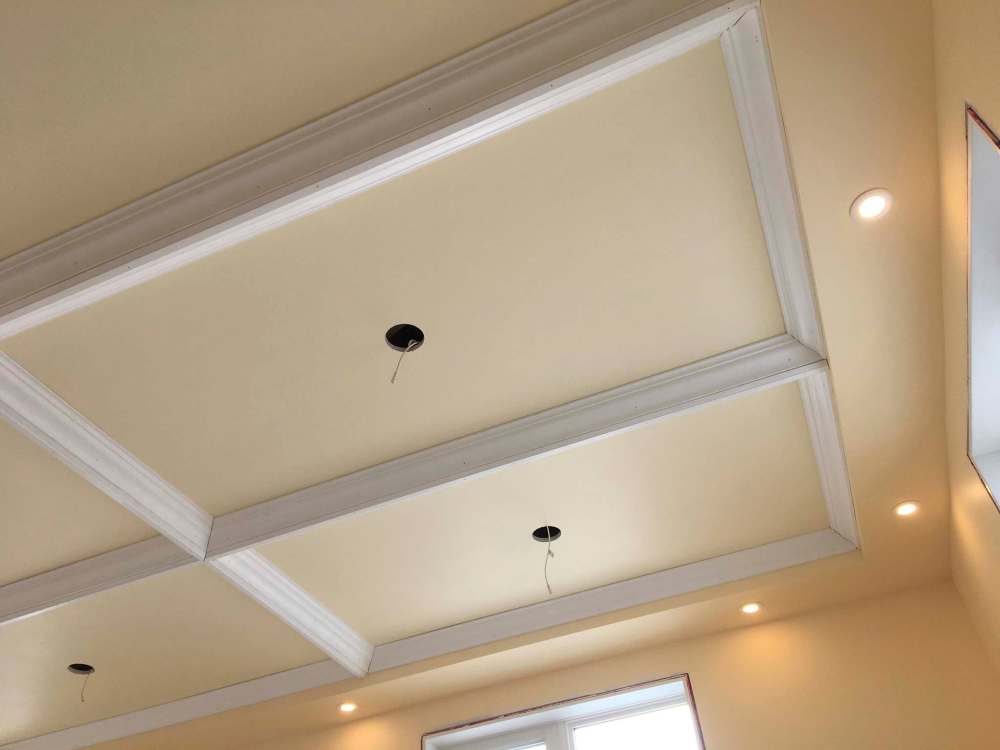 Marc LaBossiere / Winnipeg Free Press
Crown moulding is installed using Brad nails and an air-nailer with each moulding section cut to the precise measurement.