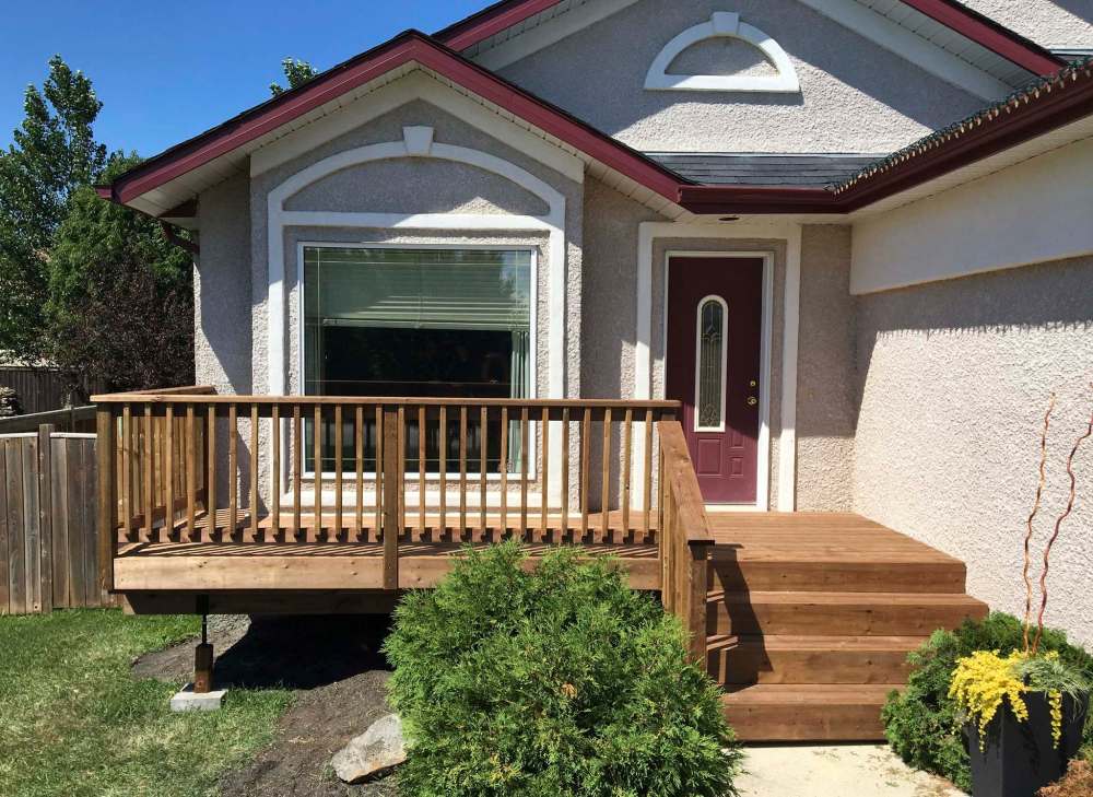 Marc LaBossiere / Winnipeg Free Press
A brown-treated lumber porch deck extends from the doorway to the outer edge of the house, providing about 100 square feet of top-decking surface.