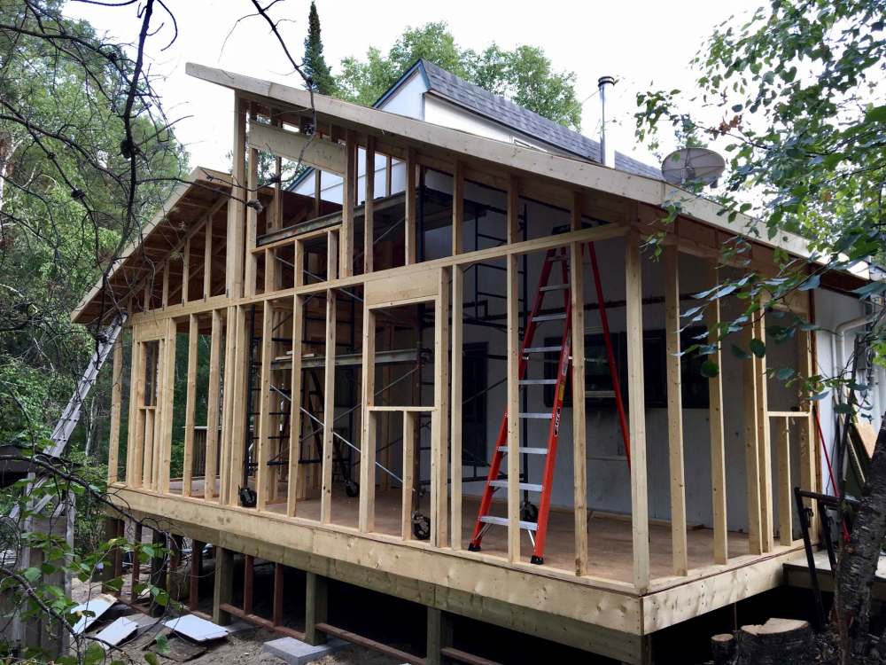 Marc LaBossiere / Winnipeg Free Press
Despite Marc LaBossiere’s concerns, the posts and pads used to stabilize the cottage’s foundation in the sandy ground did not move. Therefore, a concrete footing for the new addition to rest on was not needed.