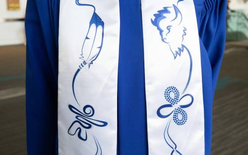 JESSICA LEE / WINNIPEG FREE PRESS
A special grad stole designed by Oak Park High School students to denote special status in academic or extracurricular achievements.