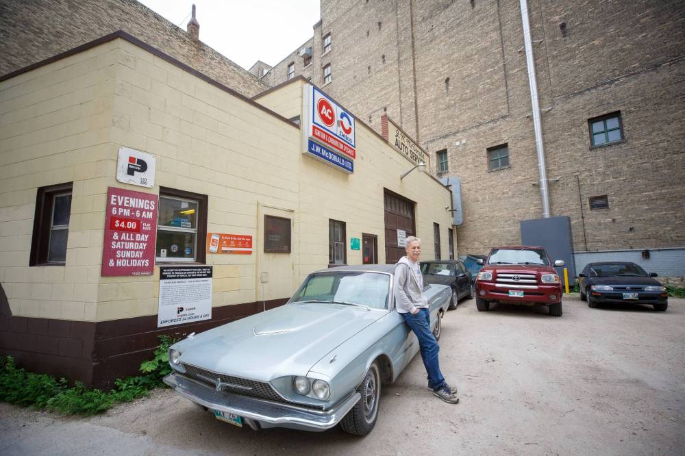 MIKE DEAL / WINNIPEG FREE PRESS
Andy Baranowski, owner of J.W. McDonald Auto Service, by one of his cars, a 66 Thunderbird Landau.