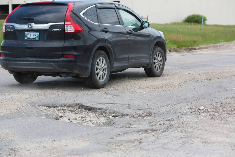 MIKE DEAL / WINNIPEG FREE PRESS
A spokesperson from the city said plans are underway to reconstruct Saskatchewan Avenue between Sherwin Road and St. James Street, which includes the potholed section from Century to King Edward.