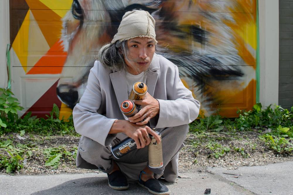 ETHAN CAIRNS / WINNIPEG FREE PRESS
Artist Nereo Zorro put a call out on social media seeking willing home owners who wanted creatures, such as the red fox, painted on their garages.