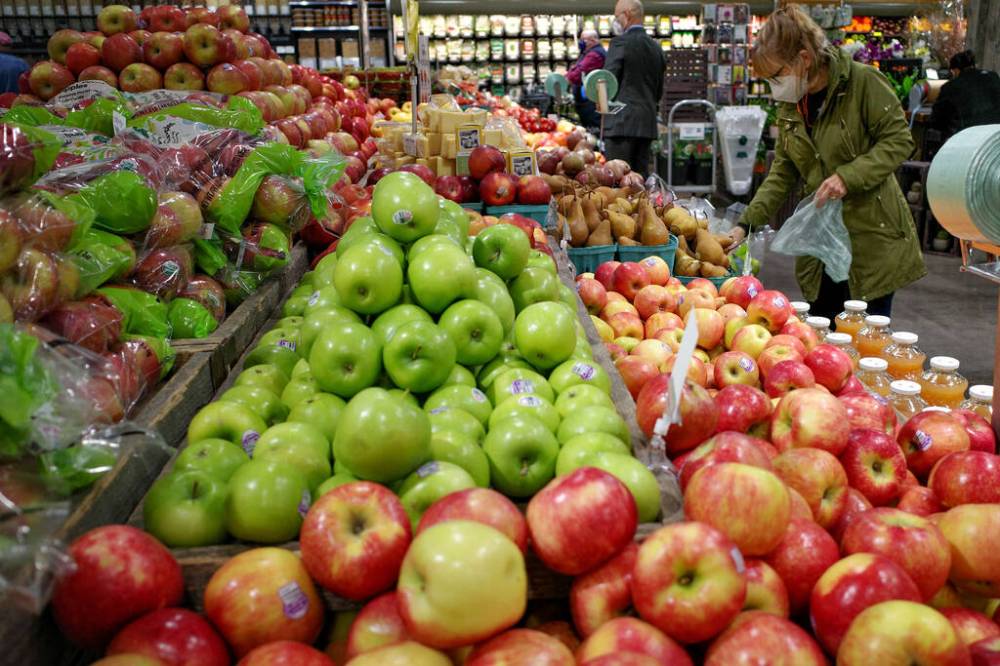 MANDEL NGAN / AFP VIA GETTY IMAGES / TNS
Banks estimate Canadian households tucked away as much as $300 billion during the pandemic that they’re now eager to spend.