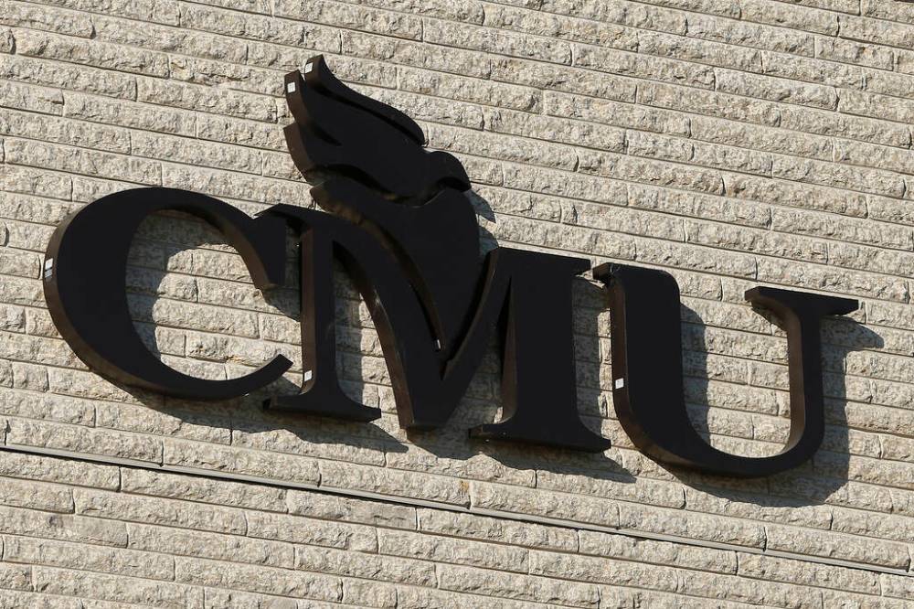 JOHN WOODS / WINNIPEG FREE PRESS FILES
Gode Katembo now attends Canadian Mennonite University (CMU) as a student athlete, specializing in international development and theology.