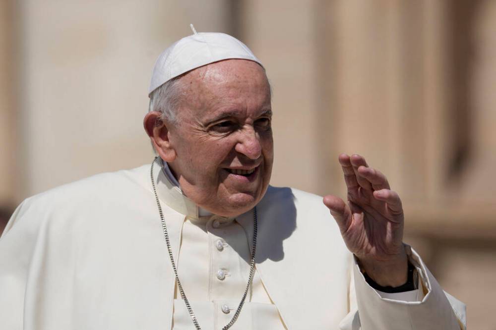 ANDREW MEDICHINI / ASSOCIATED PRESS FILES
More than 80 Manitoba residential school survivors, their families and caregivers will travel together to Edmonton next week to see Pope Francis.