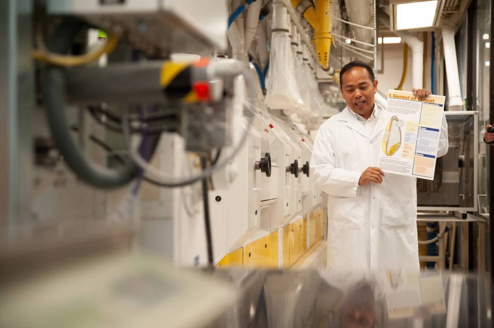 ETHAN CAIRNS / WINNIPEG FREE PRESSNorbert Cabral, manager of milling at Cereals Canada, explains the different parts of a kernel of wheat using a diagram Tuesday during a tour of the facility in Winnipeg.