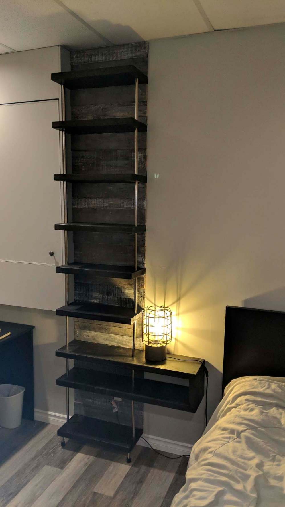 Supplied
Shelving made from wooden pallets.