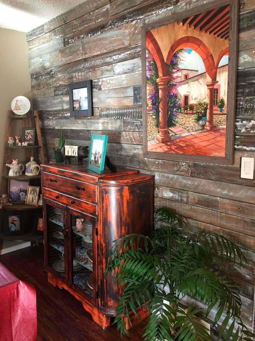 Supplied
A wall made from reclaimed wooden pallets.