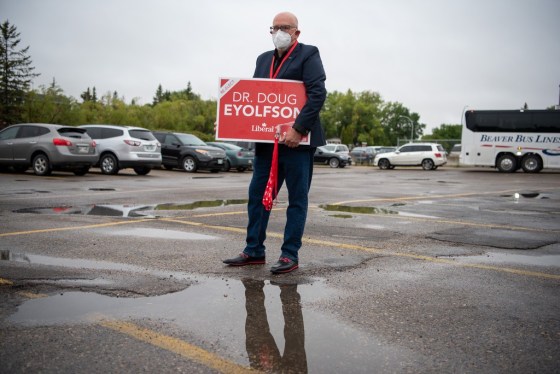 Paul Brault, campaign manager for Liberal candidate Dr. Doug Eyolfson. (Alex Lupul / Winnipeg Free Press)