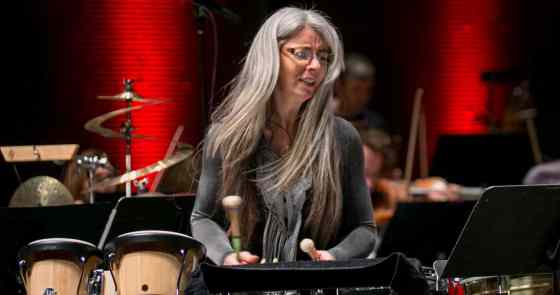 Melissa Tait / Winnipeg Free Press FilesScottish virtuoso percussionist Dame Evelyn Glennie with the Winnipeg Symphony Orchestra in 2014.