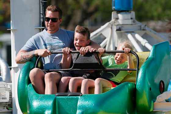 JOHN WOODS / WINNIPEG FREE PRESSJOHN WOODS / WINNIPEG FREE PRESSChris Anderson and his children Carter and Ellie were out enjoying the Sizzler during the Buffalo Barbecue at the Heritage Victoria Community Centre on Monday.