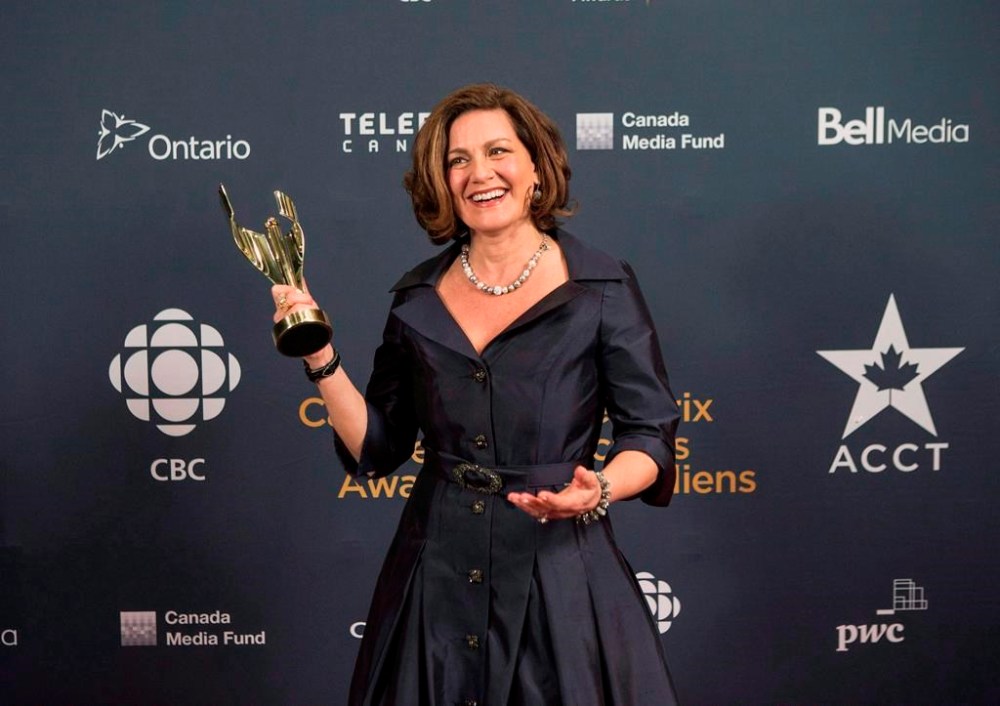 Lisa LaFlamme holds her award for best news anchor at the Canadian Screen Awards in Toronto on Sunday evening, March 1, 2015. Bell Media told staff in an internal memo that LaFlamme was given the opportunity to say farewell to viewers on CTV's nightly newscast. THE CANADIAN PRESS/Chris Young