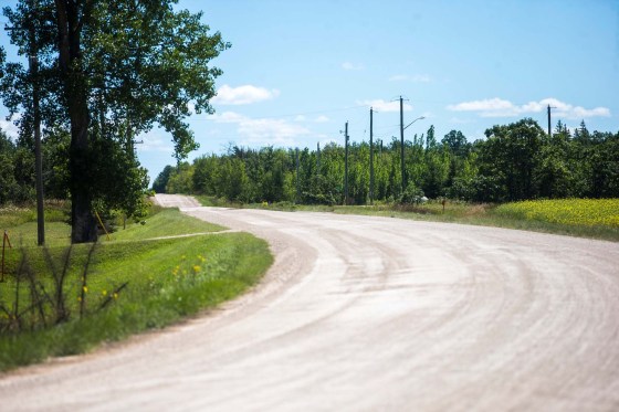 A woman was sleeping when a man began trying to break into her East Selkirk-area house just before midnight Saturday. (Mikaela MacKenzie / Winnipeg Free Press)