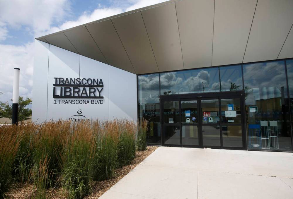 JOHN WOODS / WINNIPEG FREE PRESS FILES
                                Transcona Library in Winnipeg was previously open 24/7 to provide customer access to the interior book return and to the smart lockers for holds and pick-ups.